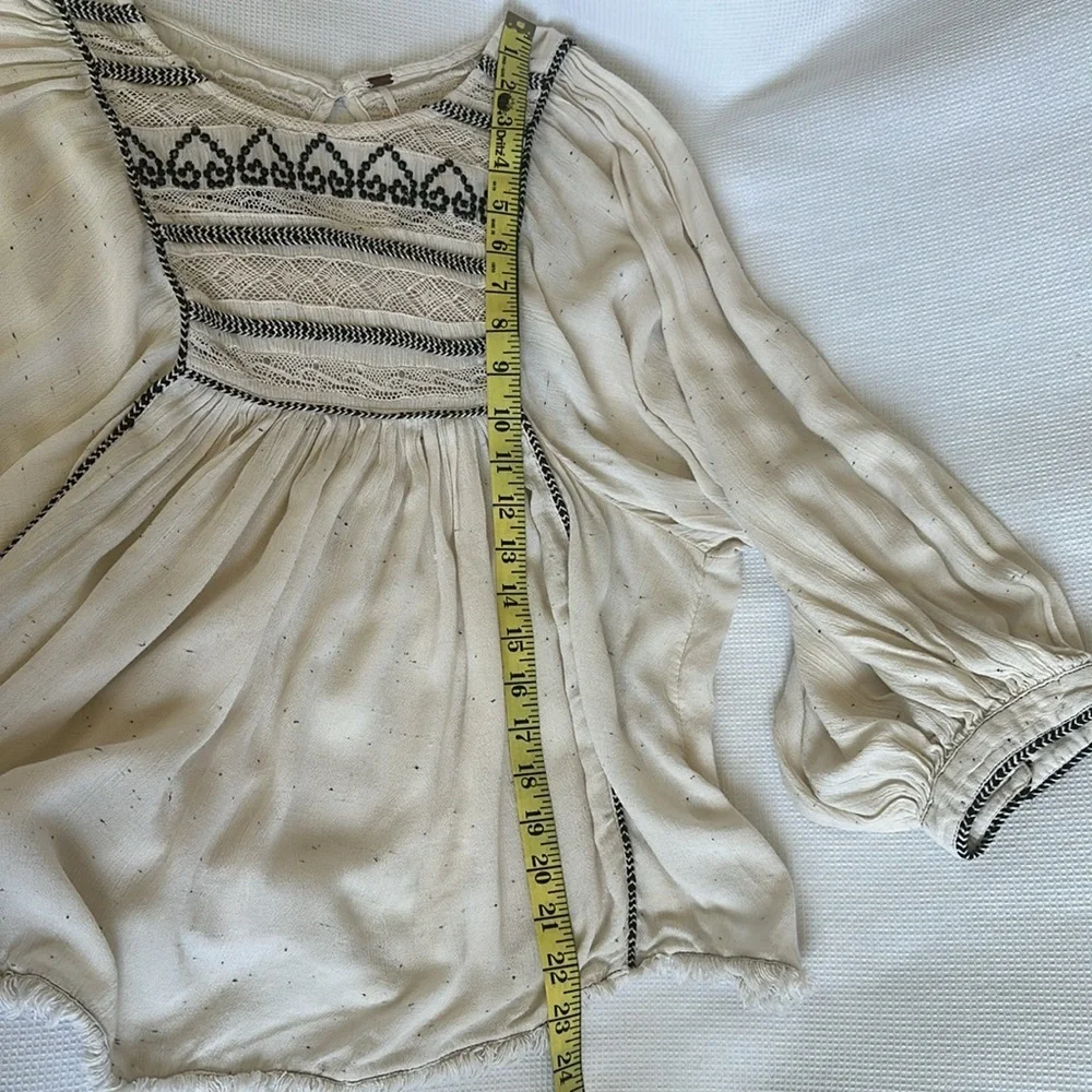 Free People Cream Boho Peasant Blouse 3/4 Sleeves Embroidered Size M Oversized - Picture 8 of 10
